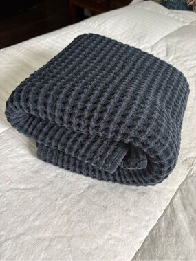 Onsen x Huckberry Supima Cotton Waffle Knit Bath Towel in Navy Blue